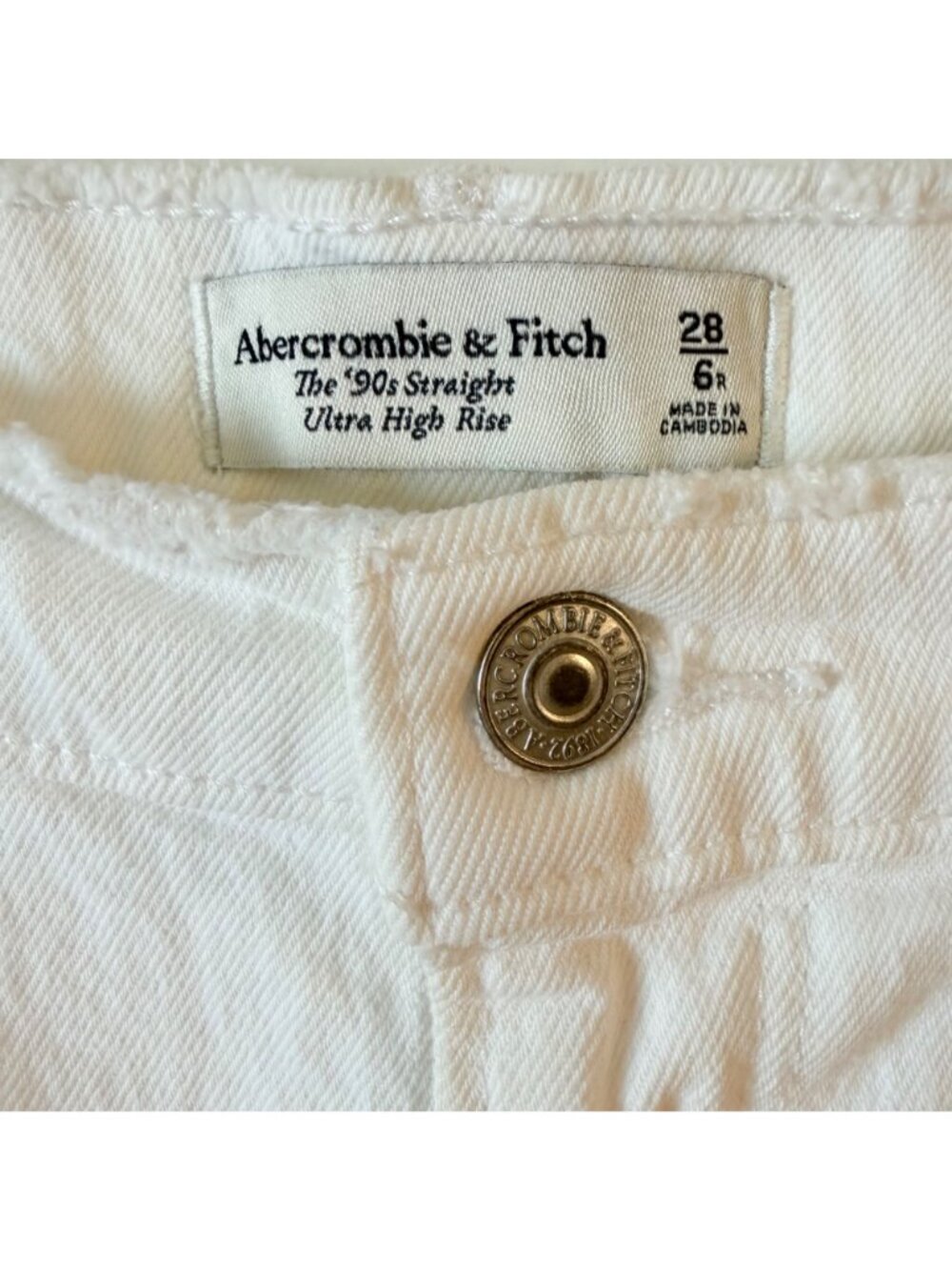 Abercrombie & Fitch 90s Straight Ultra High Rise White Distressed Jeans Size 28 - Picture 4 of 4